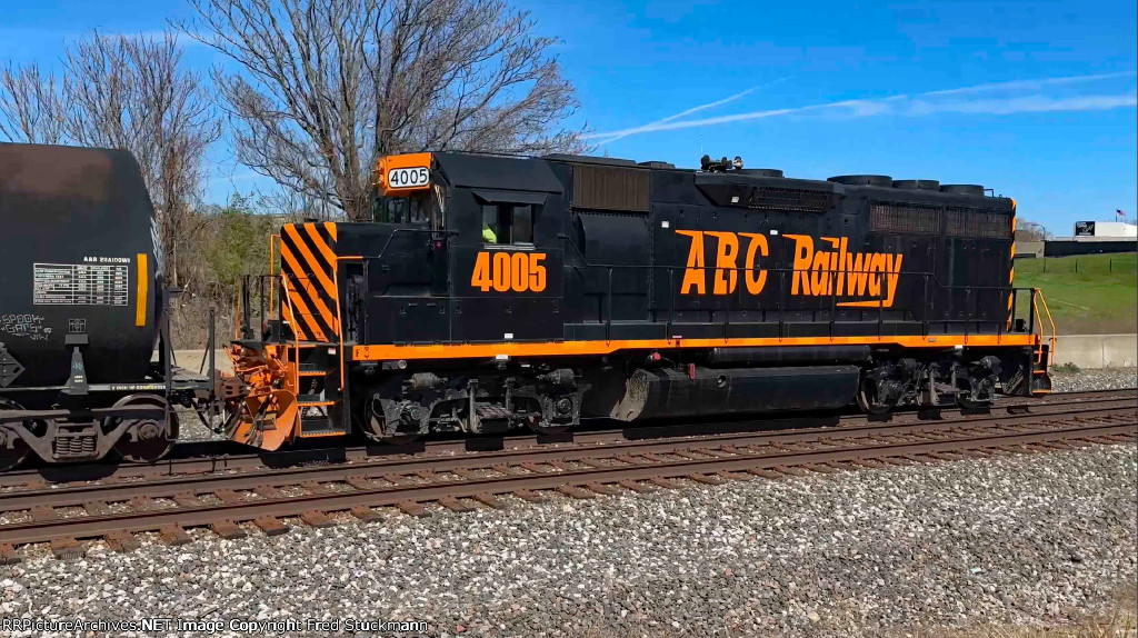 Fine looking GP40-2.